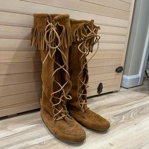 Imperfect Minnetonka Lace Up Knee High Fringe sz10